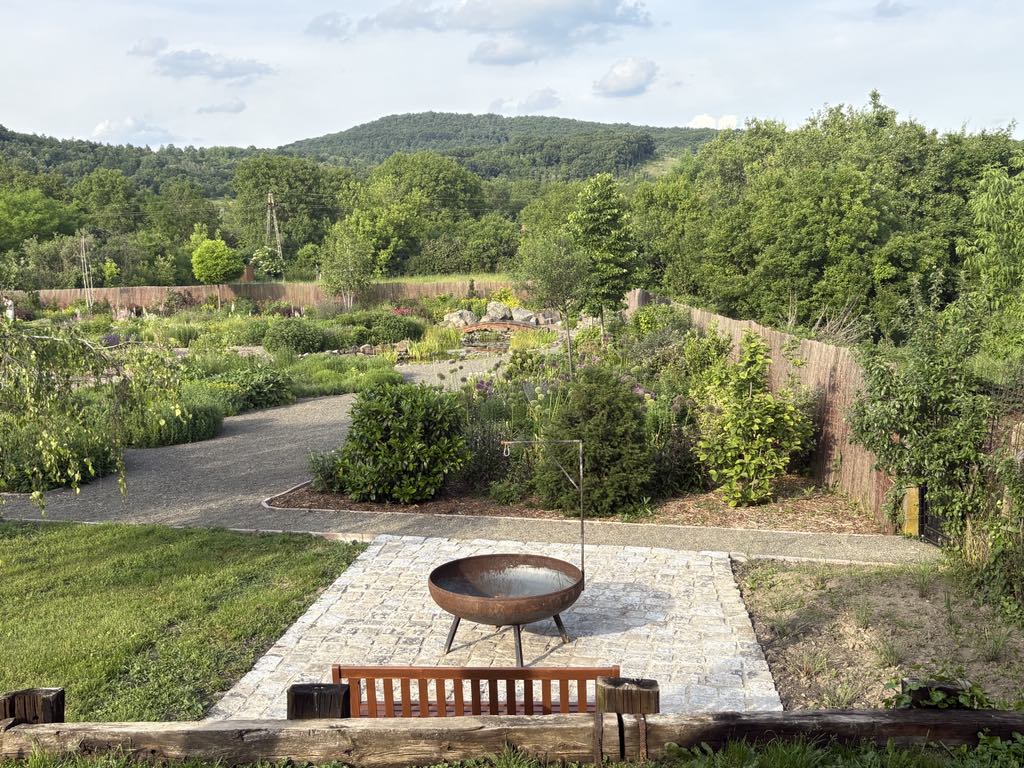 Bér Boldogság Birtok kerti pihenő panorámával